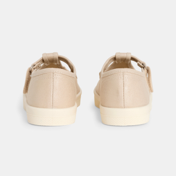 حذاء رياضي بأحزمة قماشية...